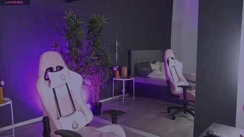 Snapshot of shayblonde chatting on 12/26/24, 12:03 shayblonde online show from 12/26/24, 12:03