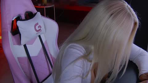 Snapshot of shayblonde chatting on 01/06/25, 12:37 shayblonde online show from 01/06/25, 12:37