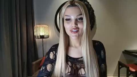 Snapshot of shayblonde chatting on 10/02/25, 06:37 shayblonde online show from 10/02/25, 06:37