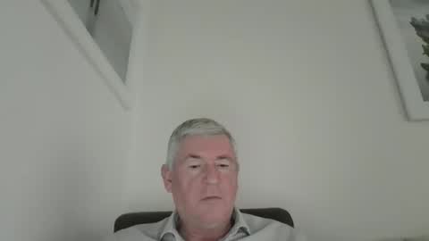 Snapshot of she52 chatting on 11/27/25, 03:03 she52 online show from 11/27/25, 03:03