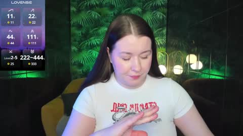 Snapshot of shedar_pretty chatting on 12/23/24, 06:00 Shedar online show from 12/23/24, 06:00