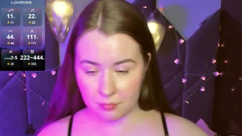 Snapshot of shedar_pretty chatting on 02/14/25, 12:03 Shedar online show from 02/14/25, 12:03