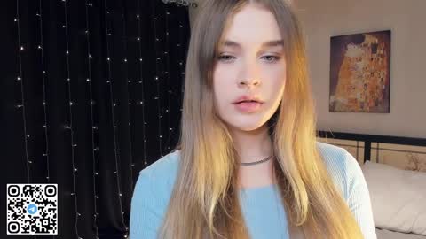 Snapshot of sheenaeast chatting on 12/29/24, 06:35 Violet online show from 12/29/24, 06:35