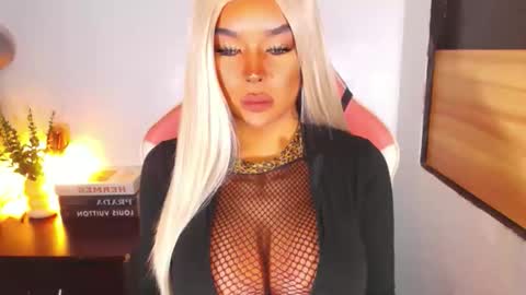 Snapshot of sheenafrost chatting on 03/05/26, 08:05 sheenafrost online show from 03/05/26, 08:05