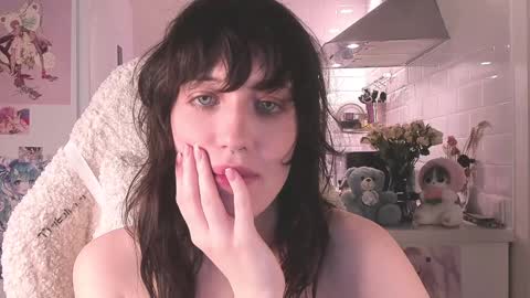 Snapshot of sheeny_shy chatting on 12/27/24, 02:14 Chiara online show from 12/27/24, 02:14