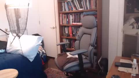 Snapshot of sheepishlion chatting on 10/21/25, 02:56 sheepishlion online show from 10/21/25, 02:56