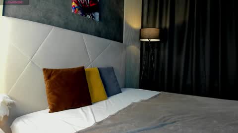 Snapshot of shei1a_shy chatting on 12/15/25, 09:24 Amely online show from 12/15/25, 09:24