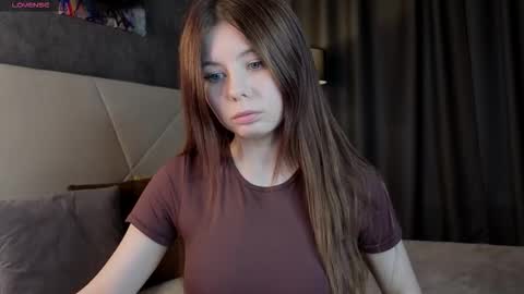 Snapshot of shei1a_shy chatting on 01/14/26, 09:48 Amely online show from 01/14/26, 09:48