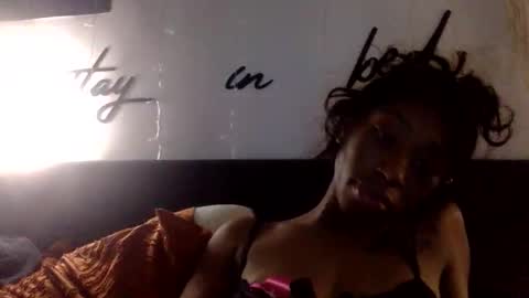 Lola online show from 12/17/25, 06:19