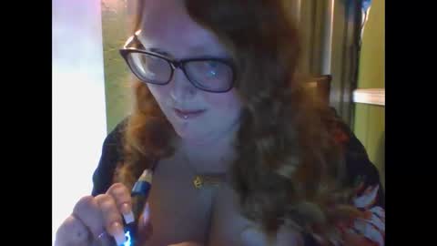 Snapshot of shelbyannn chatting on 12/22/24, 03:33 Red online show from 12/22/24, 03:33