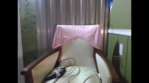 Snapshot of shelbyannn chatting on 09/29/25, 12:27 Red online show from 09/29/25, 12:27