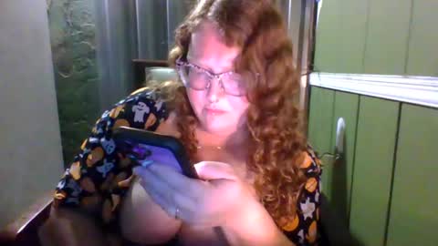 Snapshot of shelbyannn chatting on 10/27/25, 01:09 Red online show from 10/27/25, 01:09