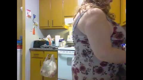 Snapshot of shelbyannn chatting on 11/27/25, 04:25 Red online show from 11/27/25, 04:25