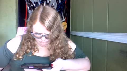 Snapshot of shelbyannn chatting on 05/19/26, 01:39 Red online show from 05/19/26, 01:39