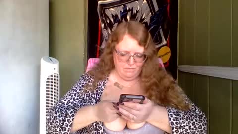 Snapshot of shelbyannn chatting on 05/20/26, 02:34 Red online show from 05/20/26, 02:34