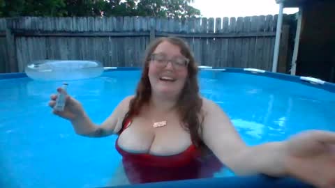 Snapshot of shelbyannn chatting on 07/11/26, 12:24 Red online show from 07/11/26, 12:24