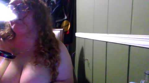 Snapshot of shelbyannn chatting on 07/15/26, 02:06 Red online show from 07/15/26, 02:06