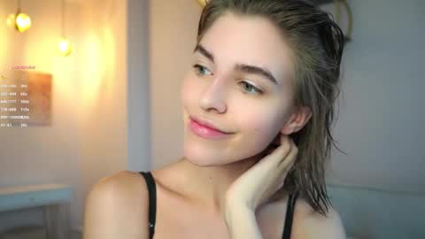 Snapshot of shelleyharn chatting on 09/17/25, 01:07 Alex online show from 09/17/25, 01:07