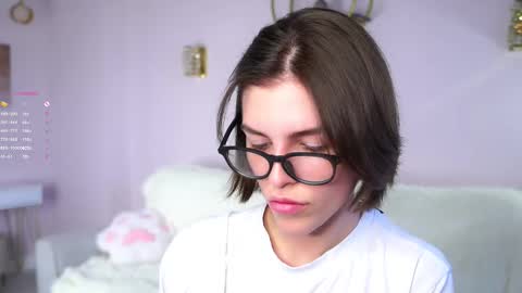 Snapshot of shelleyharn chatting on 10/02/25, 01:45 Alex online show from 10/02/25, 01:45