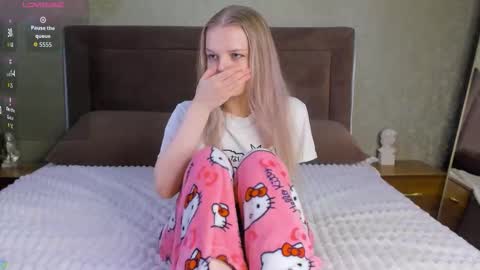 Snapshot of shellyboom chatting on 11/27/25, 04:53 shellyboom online show from 11/27/25, 04:53