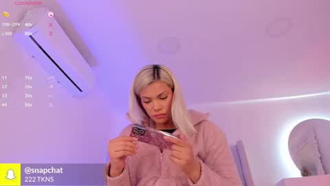 shelynna_azzul online show from 10/04/25, 08:18