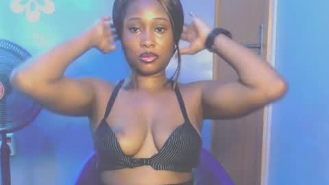 Snapshot of shena_xnomy chatting on 06/18/26, 06:35 Favour online show from 06/18/26, 06:35