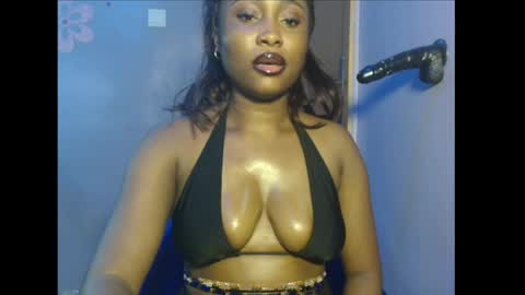Snapshot of shena_xnomy chatting on 07/07/26, 07:23 Favour online show from 07/07/26, 07:23