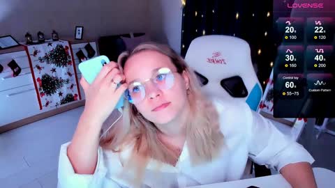 Snapshot of sherill_brill chatting on 12/28/24, 01:49 Sheril online show from 12/28/24, 01:49