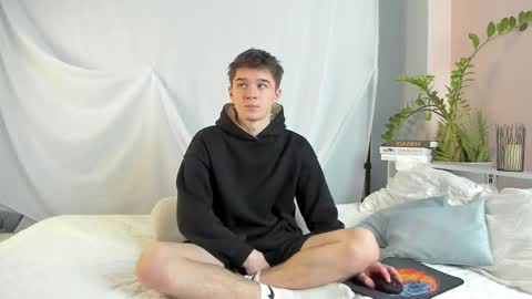 Max online show from 02/18/26, 07:10