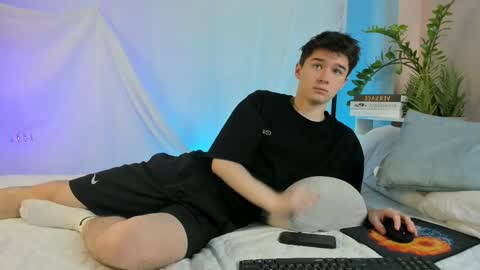 Max online show from 02/25/26, 04:55