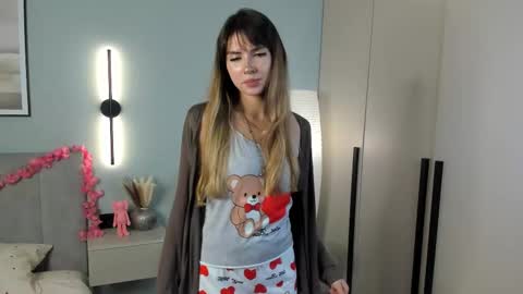 Snapshot of sherlyglauser chatting on 03/25/26, 08:15 Diana online show from 03/25/26, 08:15