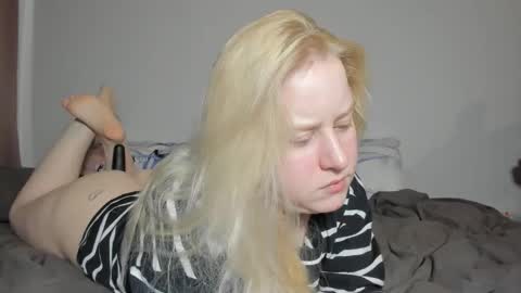 Snapshot of sherlystero chatting on 10/19/25, 06:25 sher online show from 10/19/25, 06:25