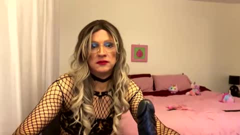 Snapshot of sherrisqs00 chatting on 03/19/26, 01:09 sherrisqs00 online show from 03/19/26, 01:09