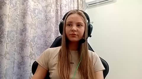 Snapshot of sherrylkeep chatting on 11/26/25, 06:25 Lisa online show from 11/26/25, 06:25