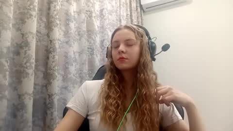 Snapshot of sherrylkeep chatting on 12/04/25, 06:23 Lisa online show from 12/04/25, 06:23