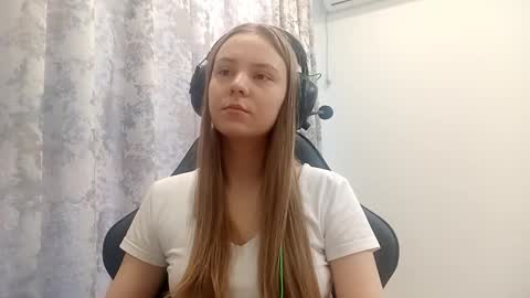 Snapshot of sherrylkeep chatting on 12/21/25, 06:09 Lisa online show from 12/21/25, 06:09