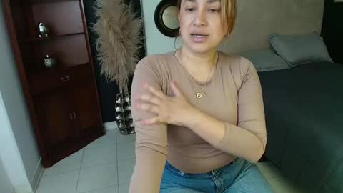 Snapshot of sheryl_jones chatting on 05/15/26, 01:07 sheryl_jones online show from 05/15/26, 01:07