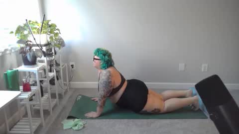 Snapshot of sheshyneshy chatting on 02/03/26, 01:49 Shesh online show from 02/03/26, 01:49