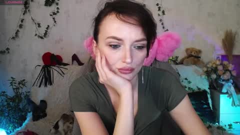 Snapshot of sheslike_firstlove chatting on 11/26/25, 06:09 Vanessa online show from 11/26/25, 06:09