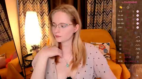 Snapshot of sheslinki chatting on 05/22/26, 08:32 Hello guys my name is Aemilia online show from 05/22/26, 08:32