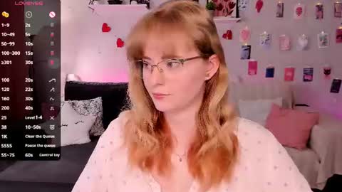 Snapshot of sheslinki chatting on 08/03/26, 02:21 Hello guys my name is Aemilia online show from 08/03/26, 02:21