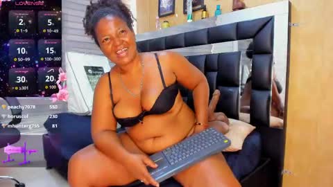 Snapshot of sheyla__ebony chatting on 05/21/26, 01:07 sheyla__ebony online show from 05/21/26, 01:07