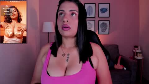 Snapshot of sheyla_hills_ chatting on 01/08/26, 10:23 Sheyla online show from 01/08/26, 10:23