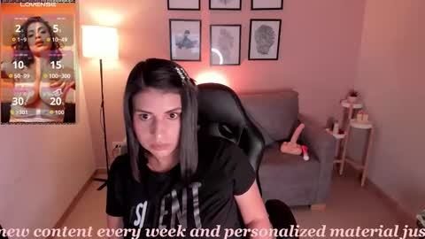 Snapshot of sheyla_hills_ chatting on 03/22/26, 04:05 Sheyla online show from 03/22/26, 04:05