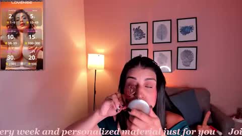 Snapshot of sheyla_hills_ chatting on 03/29/26, 04:12 Sheyla online show from 03/29/26, 04:12