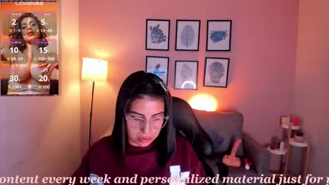 Snapshot of sheyla_hills_ chatting on 03/29/26, 08:42 Sheyla online show from 03/29/26, 08:42
