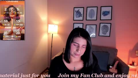 Snapshot of sheyla_hills_ chatting on 04/01/26, 04:13 Sheyla online show from 04/01/26, 04:13