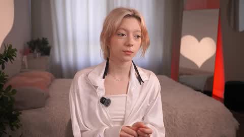 Snapshot of shielahailstone chatting on 03/24/26, 08:30 Alice online show from 03/24/26, 08:30