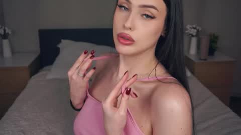 Mia online show from 11/27/25, 03:58