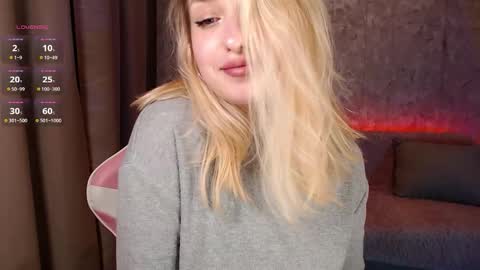 Snapshot of shine_polly chatting on 11/01/25, 08:11 Polly online show from 11/01/25, 08:11